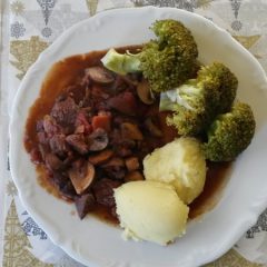 Kącik Kulinarny: Wołowina po Burgundzku, czyli BOEUF BOURGUIGNON