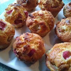 Kącik Kulinarny: muffiny na maślance z rabarbarem