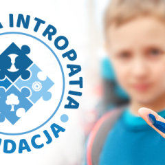Autyzm przy Kawie to cykl darmowych spotkań dedykowany dla rodziców dzieci z autyzmem