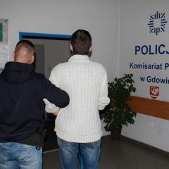 POLICJANCI Z GDOWA ZATRZYMALI SERYJNYCH SPRAWCÓW KRADZIEŻY Z WŁAMANIEM I ODZYSKALI SKRADZIONE MIENIE