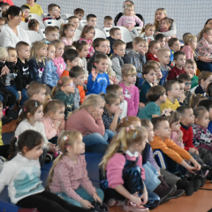 Teatr w Gminnej Hali Sportowej w Gdowie