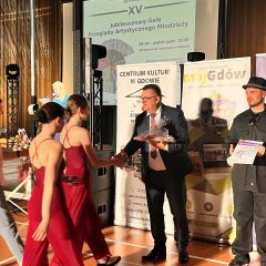 Laureaci XV Jubileuszowego Przeglądu Artystycznego Młodzieży CK-art 2024 w kategoriach plastyka, literatura, fotografia, muzyka, taniec oraz teatr odebrali nagrody podczas Jubileuszowej Gali