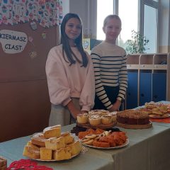 „Szkoła z pasją pomagania” w Szczytnikach. Szkolna społeczność wspiera hospicjum dla dzieci w Krakowie, nie po raz pierwszy