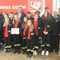 Młodzi strażacy z Niewiarowa – na medal. Szczególne wyróżnienie dla 10-letniej Magdy. „Bohaterka nie potrzebuje peleryny”