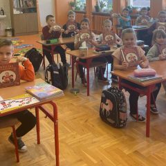 Kampania „Mała książka – wielki człowiek” w gminie Gdów. Rozdają Wyprawki Czytelnicze i Karty Małego Czytelnika