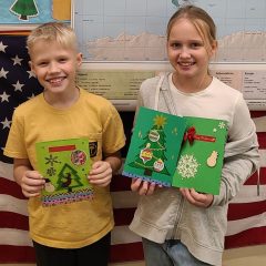 Świątecznie w szkole w Jaroszówce. Wyjątkowa akcja na rzecz seniorów z USA. „Małe rzeczy mogą czynić wielkie dobro”