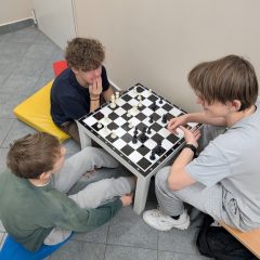 Oblegany „korytarz marzeń” w Szkole Podstawowej w Jaroszówce. Projekt „Co jeśli nie smartfon” cieszy się powodzeniem