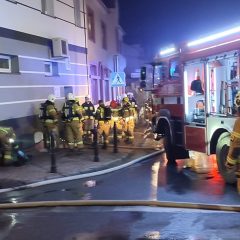 Nocna akcja ratownicza w centrum Gdowa. Strażacy walczyli z pożarem kilka godzin