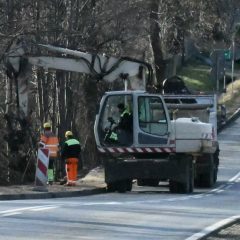 Będzie bezpieczniej przy trasie wojewódzkiej. Budowa chodnika w Fałkowicach nabrała rozpędu