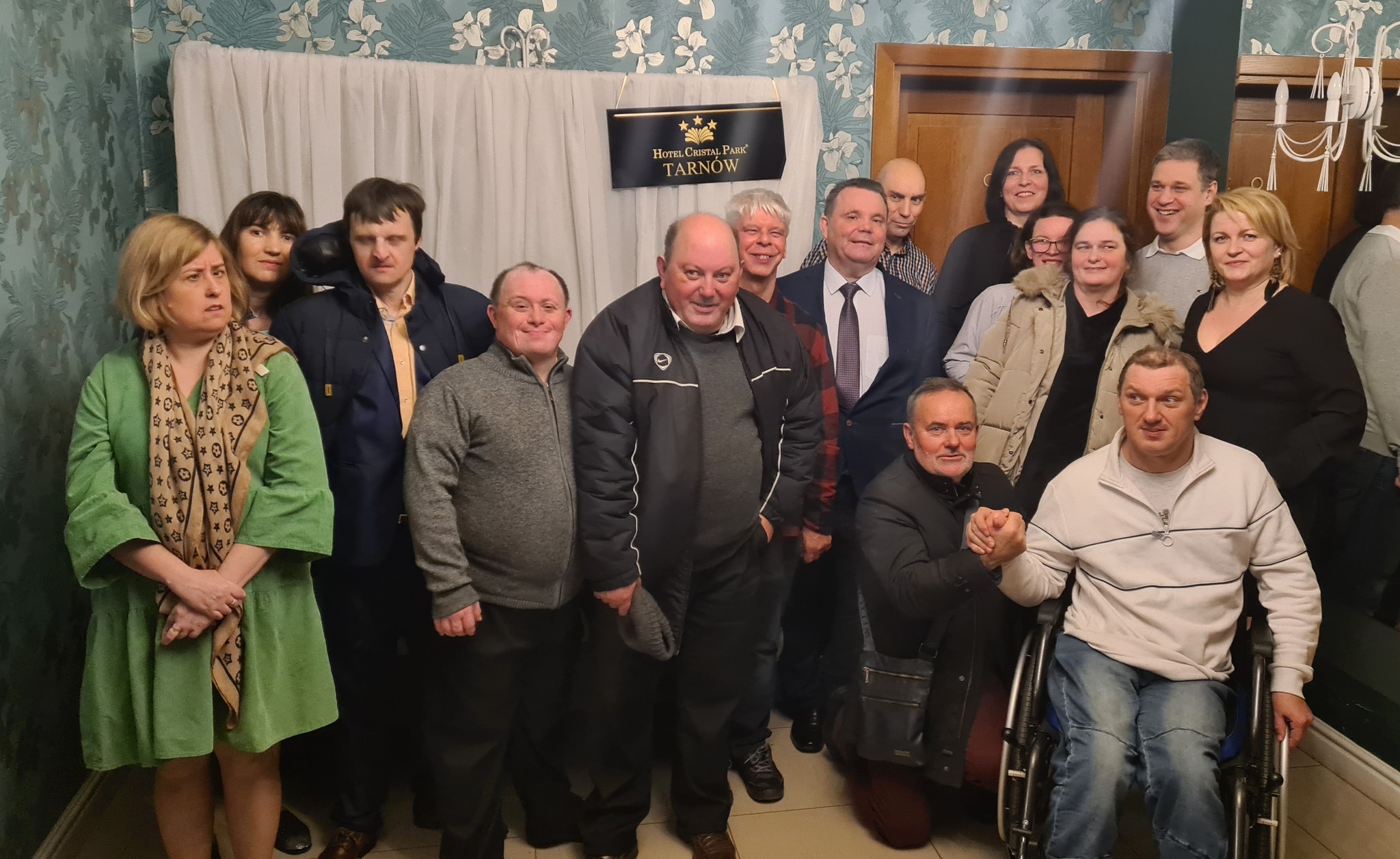 Wielki bal karnawałowy w Modrzewiowym Dworku. Wśród uczestników podopieczni Warsztatów Terapii Zajęciowej w Podolanach