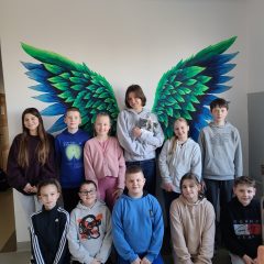 Na szkolnej ścianie powstały wyjątkowe skrzydła „Wings of Wonder”