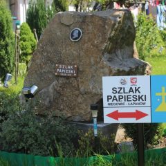 Rajd Szlakiem Papieskim 2025. Pielgrzymi powędrują z Łapanowa do Niegowici