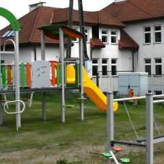 Niegowić ma nowiutki plac zabaw. Powstał w centrum miejscowości, przy Szkole Podstawowej