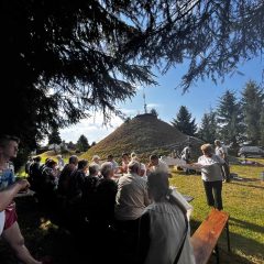 Seniorzy z Pierzchowa wspominali przy ognisku – XIII „Wieczór Wspomnień” w wyjątkowej scenerii