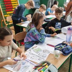 Fascynująca „Nauka w plecaku” w Książnicach. Wirtualne podróże po Polsce i świecie