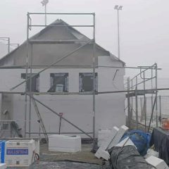 Ważny remont na „Orliku” w Gdowie. Inwestycja za blisko 750 tys. zł przekroczyła półmetek