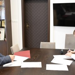 Nowe inwestycje w Gminie Gdów o wartości ponad 1,5 mln zł – remont drogi i modernizacja szkoły z dofinansowaniem