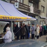 Słodka pomoc, wielki efekt – kiermasz w Gdowie zebrał prawie 34 tysiące złotych dla Pana Tadeusza