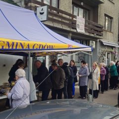 Słodka pomoc, wielki efekt – kiermasz w Gdowie zebrał prawie 34 tysiące złotych dla Pana Tadeusza