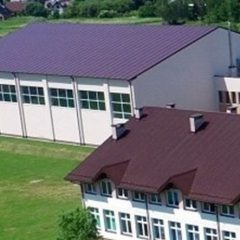 Hala sportowa w Gdowie pójdzie do remontu. Konieczna wymiana dachu. Pomogą dotacje