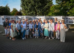 Fotografie, które opowiadają historię. „Zatrzymana Chwila II” na gdowskim Rynku