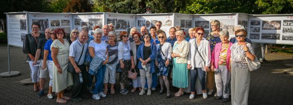 Fotografie, które opowiadają historię. „Zatrzymana Chwila II” na gdowskim Rynku
